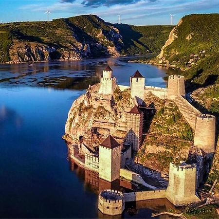 Apartman Studio Milojkovic Golubac Eksteriør bilde